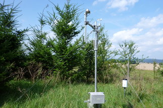 Kaltenborn  - eine Wetterstation im Biodiverstätsexperiment BIOTREE, wo verschiedene Baumarten in unterschiedlicher Diverstät auf einer vielzahl von Plots angepflanzt wurden
