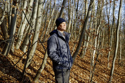 Bevor Henrik Hartmann anfing, an Bäumen zu forschen, lebte er eine Weile in einem Wald in Kanada.