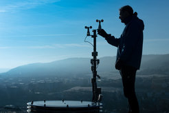 Durch Extremereignisse alarmiert: Markus Reichstein und sein Team kombinieren meteorologische Messungen – zum Beispiel von einer Wetterstation bei Jena – mit Ökosystemdaten.