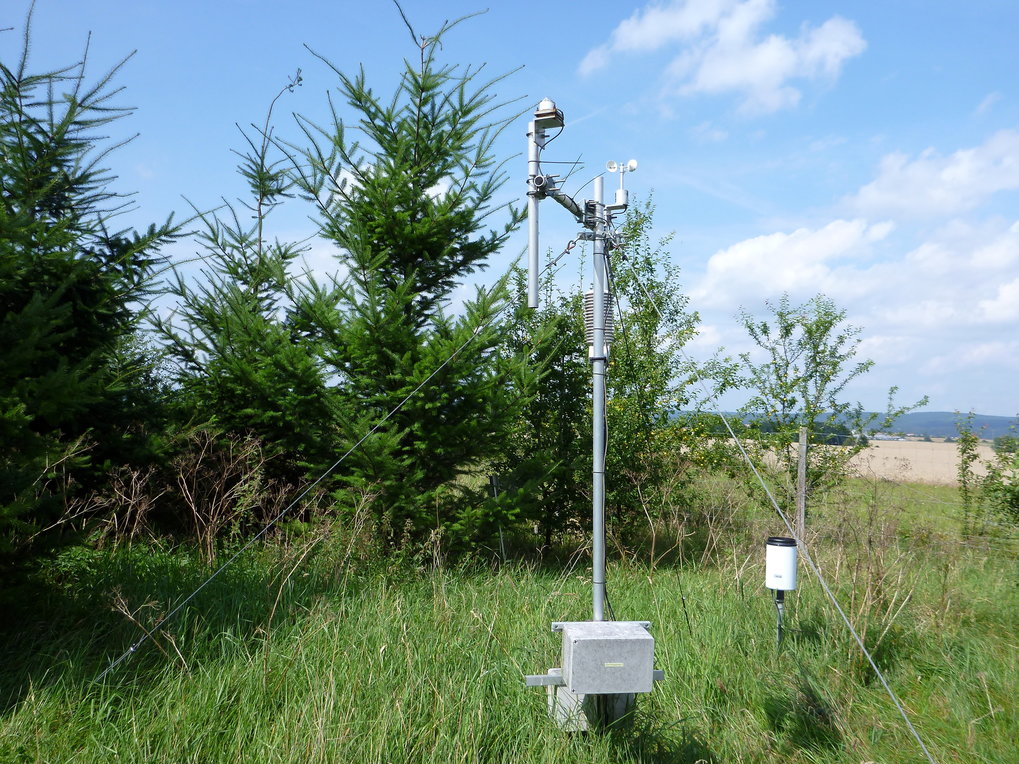 Kaltenborn  - eine Wetterstation im Biodiverstätsexperiment BIOTREE, wo verschiedene Baumarten in unterschiedlicher Diverstät auf einer vielzahl von Plots angepflanzt wurden