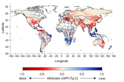 Veränderungen der Auswirkung von Dürreereignissen auf die Pflanzenproduktion im Zeitraum 2000-2016 im Vergleich zur Periode 1982 – 1998. Dargestellt ist die Differenz der negativen Extreme der CO2- Aufnahme via Photosynthese aufgrund von Dürreereignissen zwischen beiden Zeiträumen. Eine dürrebedingte Reduktion der BPP wird in Rottönen dargestellt.