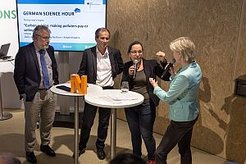 German Science Hour with Julia Marshall (Copyright Friedemann Call, DLR-Projektträger)