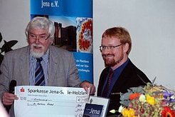 Preisverleihung durch Prof. Wilhelm Boland an Matthias Forkel