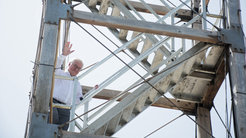 As with the ATTO tower in the Amazon, the Federal President was keen to climb high at the CVAO in order to experience the research on site. Both towers are important observation stations in the tropics.