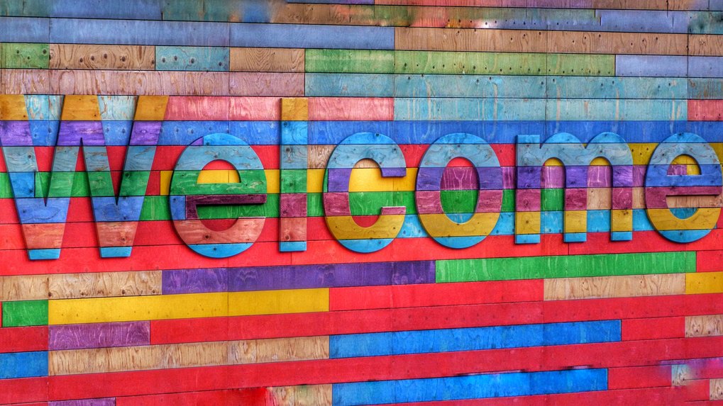 "Welcome" Foto von Belinda Fewings auf Unsplash